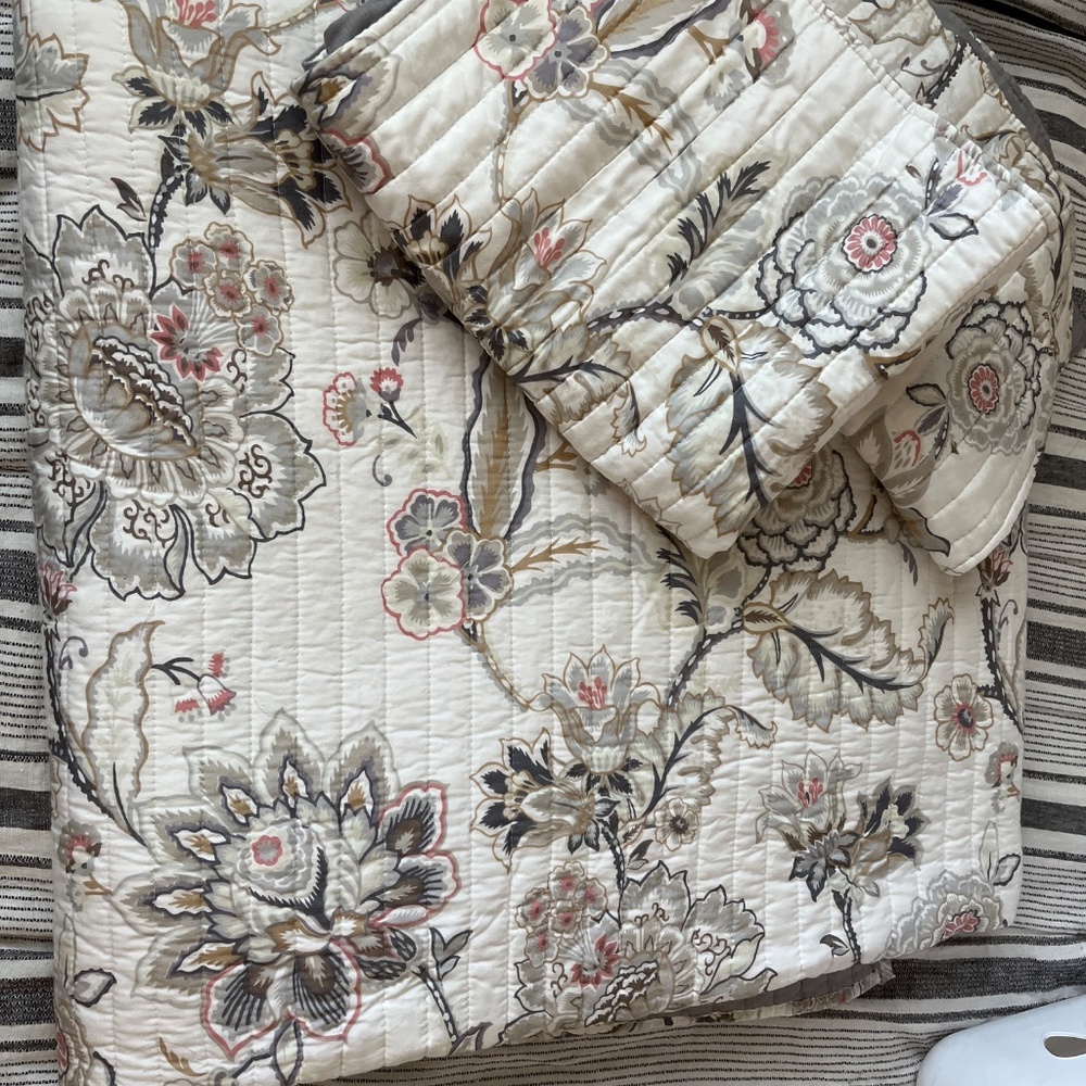NWOT!! Levtex Ophelia queen size quilt with shams - Picture 2 of 3